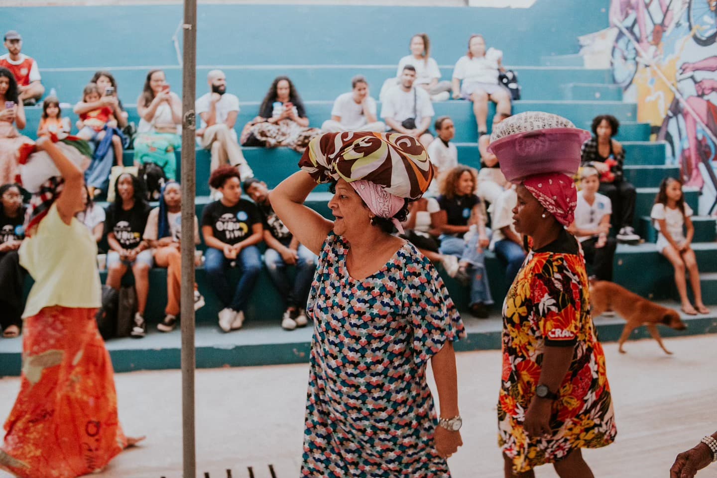 Pessoas participando dos projetos